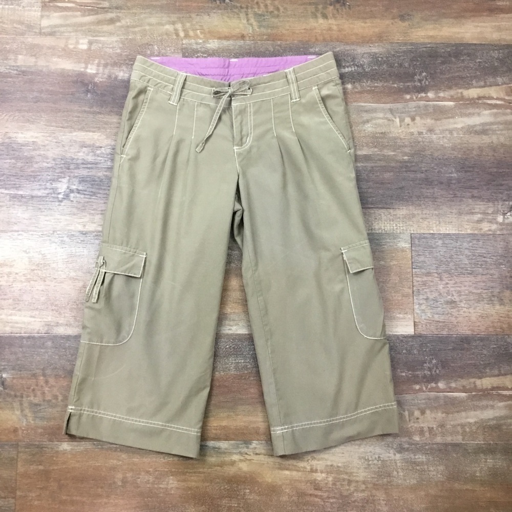Casual Cargo Crop Pants in Khaki with Pink Waistband